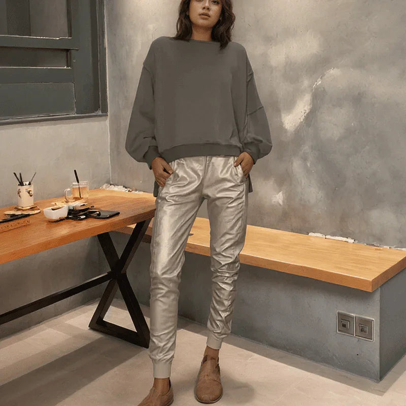 Conjunto Eclipse™ Blusa Oversized e Calça Metalizada / Estilo Urbano com Toque de Glamour!