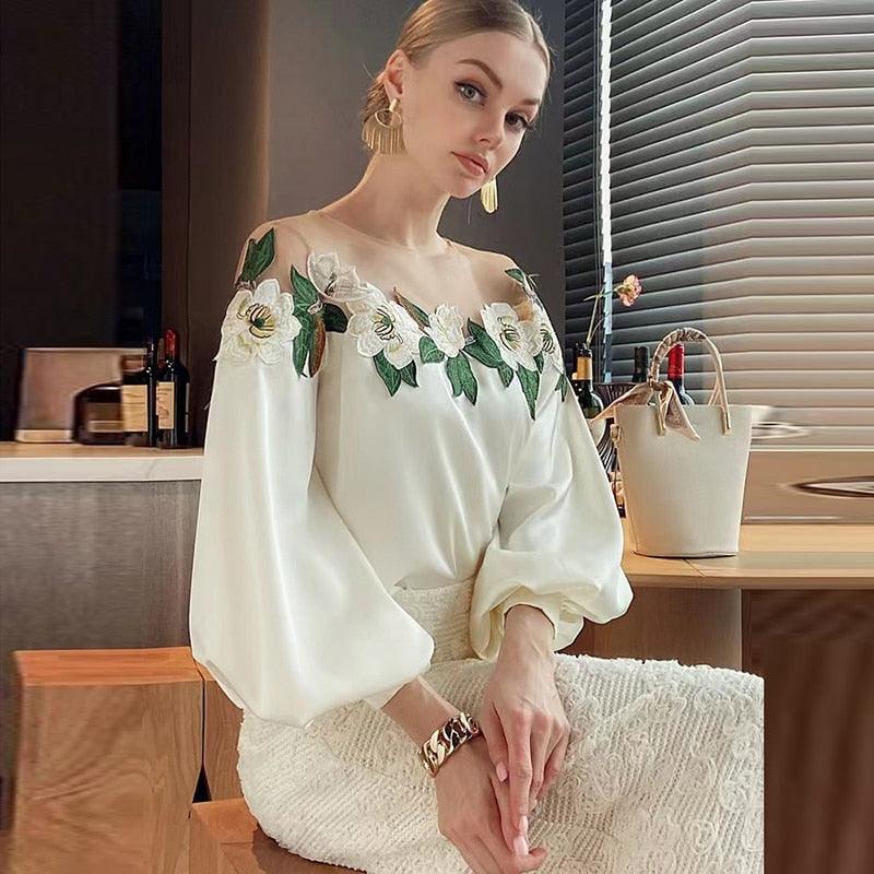 Blusa Provence™️ Alfaiataria em Chiffon com Bordados Florais / Um Verdadeiro Show de Exclusividade & Glamour! - ModernLar