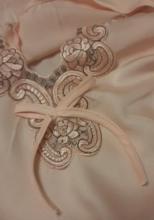 Camisola Famous™️ em Seda Cetim / Toda Sutileza & Beleza de uma peça Magistral! - ModernLar