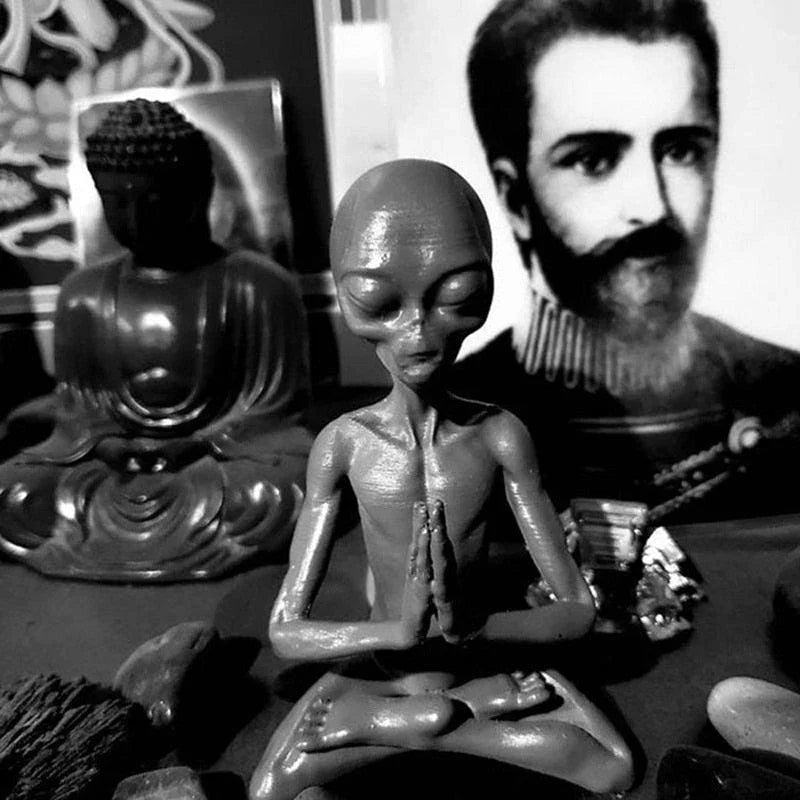 Escultura em Resina Alienígena Meditando - ET Bilu - ModernLar