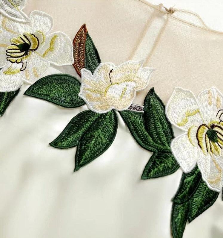 Blusa Provence™️ Alfaiataria em Chiffon com Bordados Florais / Um Verdadeiro Show de Exclusividade & Glamour! - ModernLar