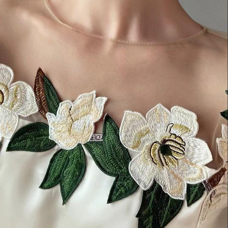 Blusa Provence™️ Alfaiataria em Chiffon com Bordados Florais / Um Verdadeiro Show de Exclusividade & Glamour! - ModernLar