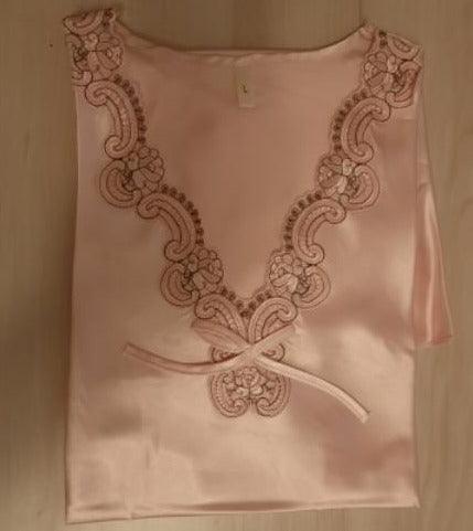 Camisola Famous™️ em Seda Cetim / Toda Sutileza & Beleza de uma peça Magistral! - ModernLar