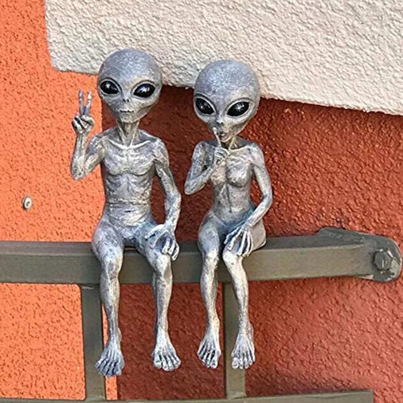 Irmãos Arcturianos / A Dupla de Alienígenas pronta para decorar sua Casa - ModernLar