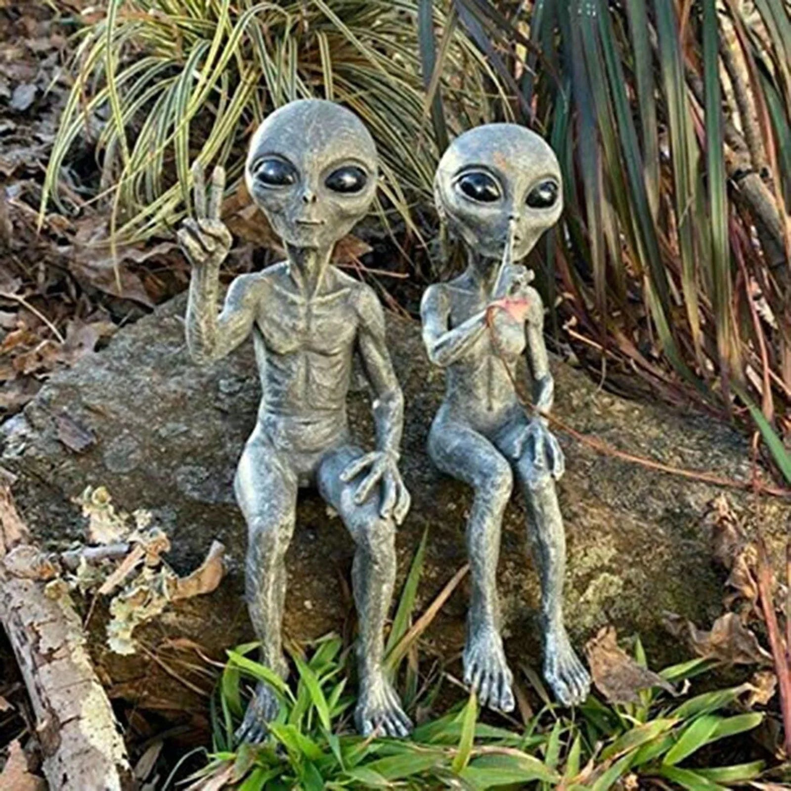 Irmãos Arcturianos / A Dupla de Alienígenas pronta para decorar sua Casa - ModernLar