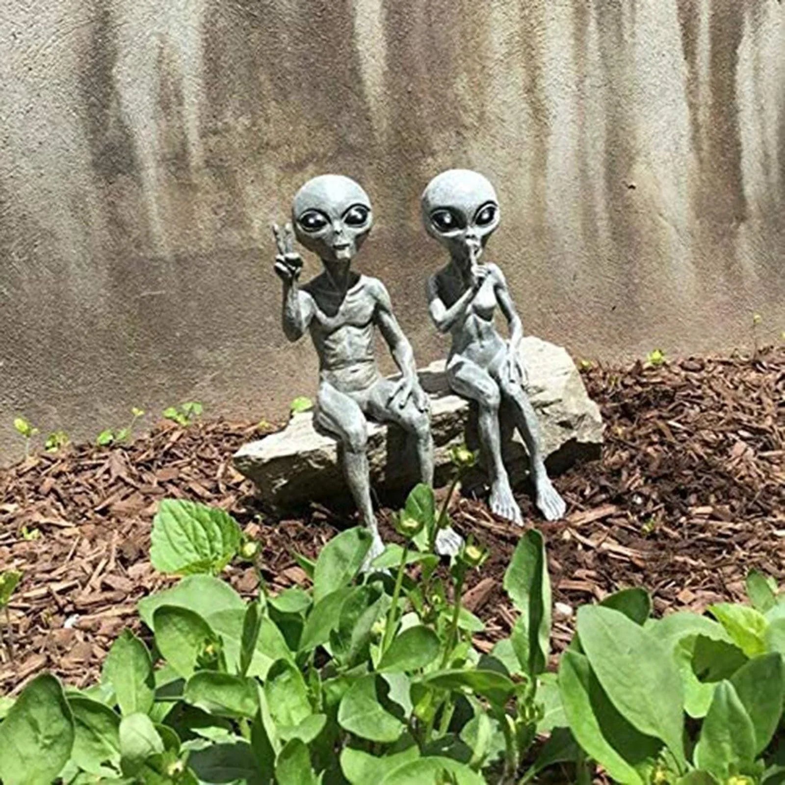 Irmãos Arcturianos / A Dupla de Alienígenas pronta para decorar sua Casa - ModernLar