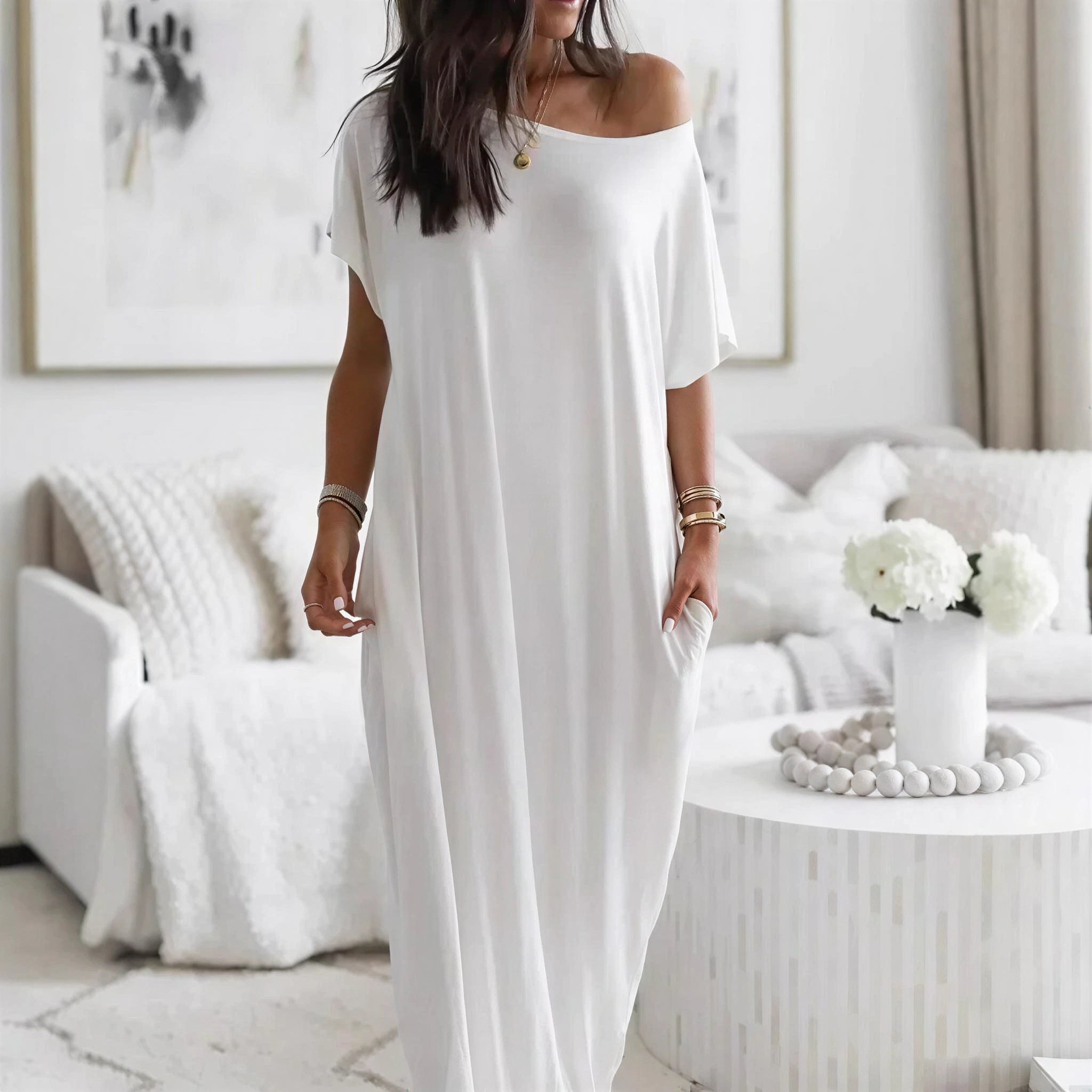 Vestido Longo Daphne™ com Decote Amplo e Bolsos Laterais