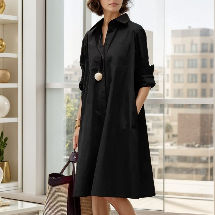 Vestido Manhatam™ em Popelina com Gola Camisaria e Modelagem Evasê / Elegância Urbana com Leveza e Personalidade em Cada Movimento!