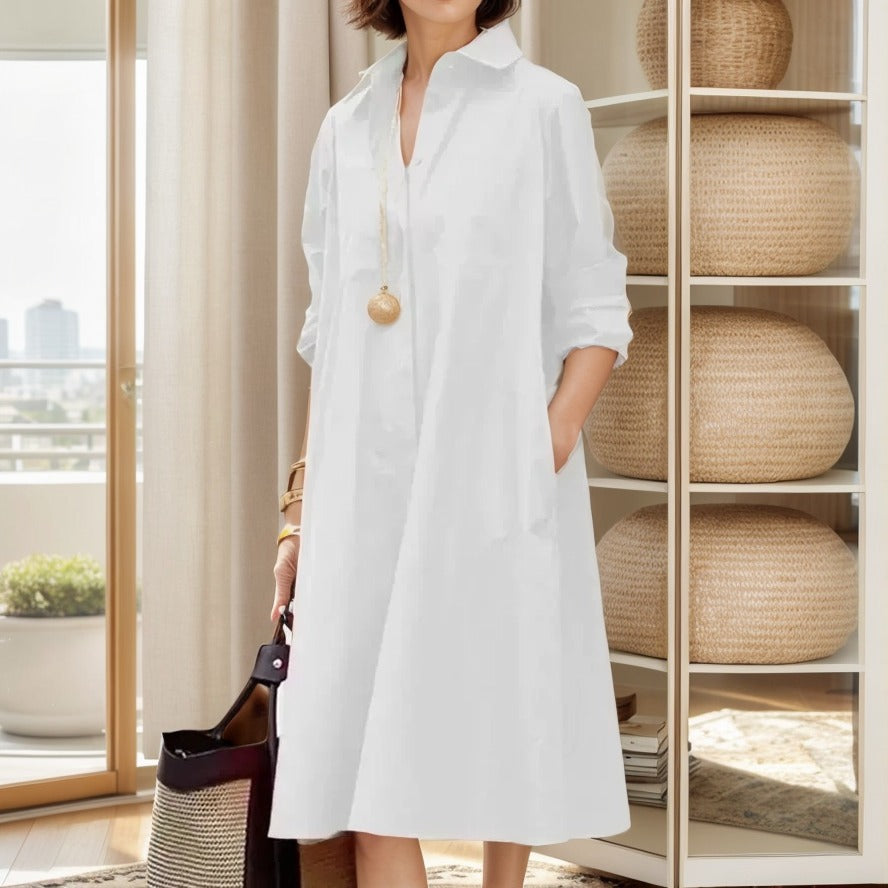 Vestido Manhatam™ em Popelina com Gola Camisaria e Modelagem Evasê / Elegância Urbana com Leveza e Personalidade em Cada Movimento!
