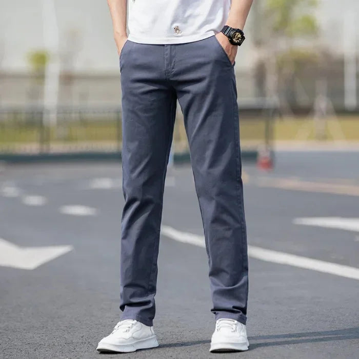 Calça em Sarja Leonardo™ com Tecido Premium e Corte Reto / Minimalismo Refinado e Conforto de Alta Classe!