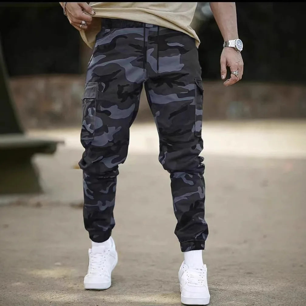 Calça Kaelor™ com Estampa Camuflada e Bolsos Utilitários / Design Pensado Para Unir Conforto e Atitude.