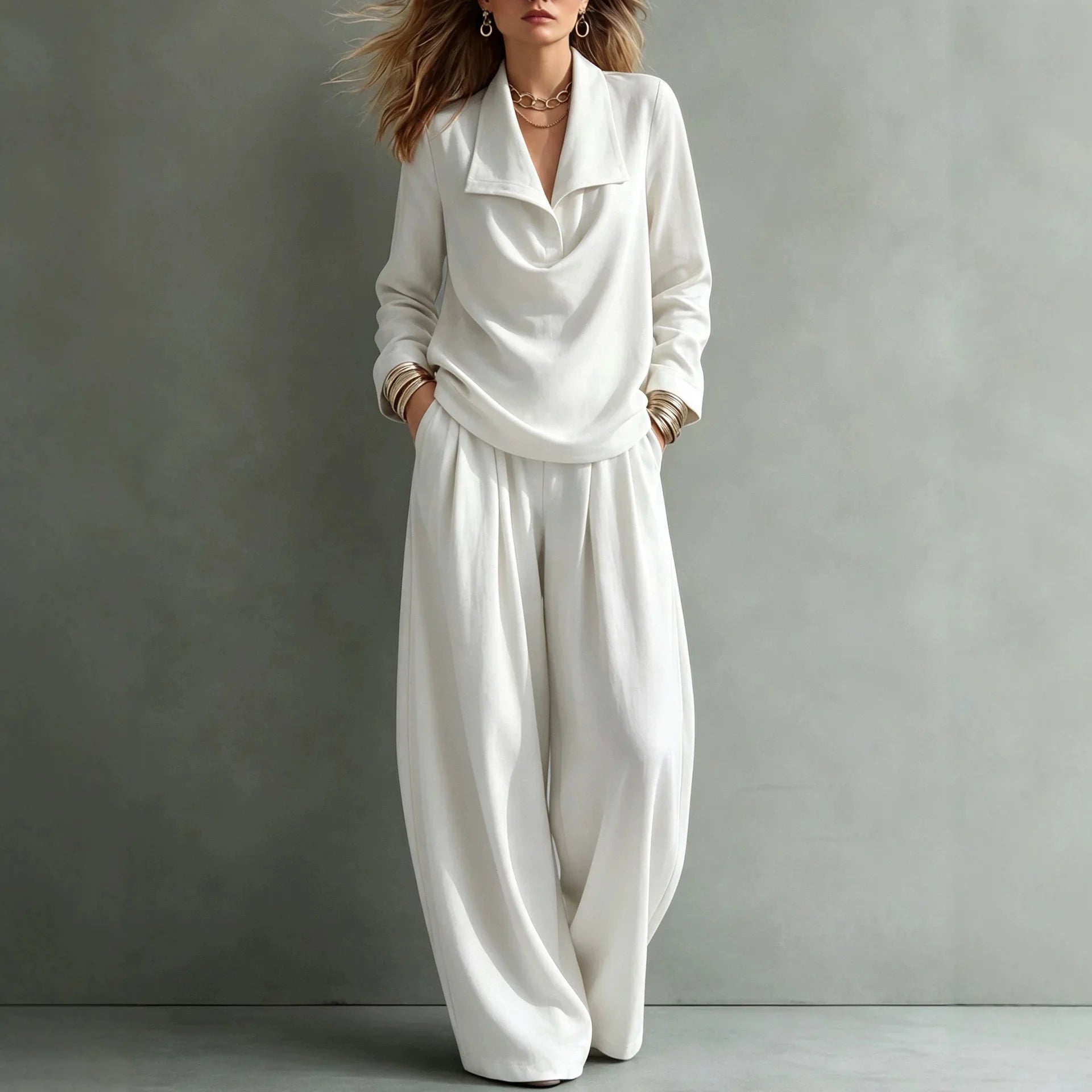 Conjunto Santorini™ com Blusa de Gola Ampla e Calça de Caimento Fluido / Do Dia à Noite com uma Composição Leve e Refinada.