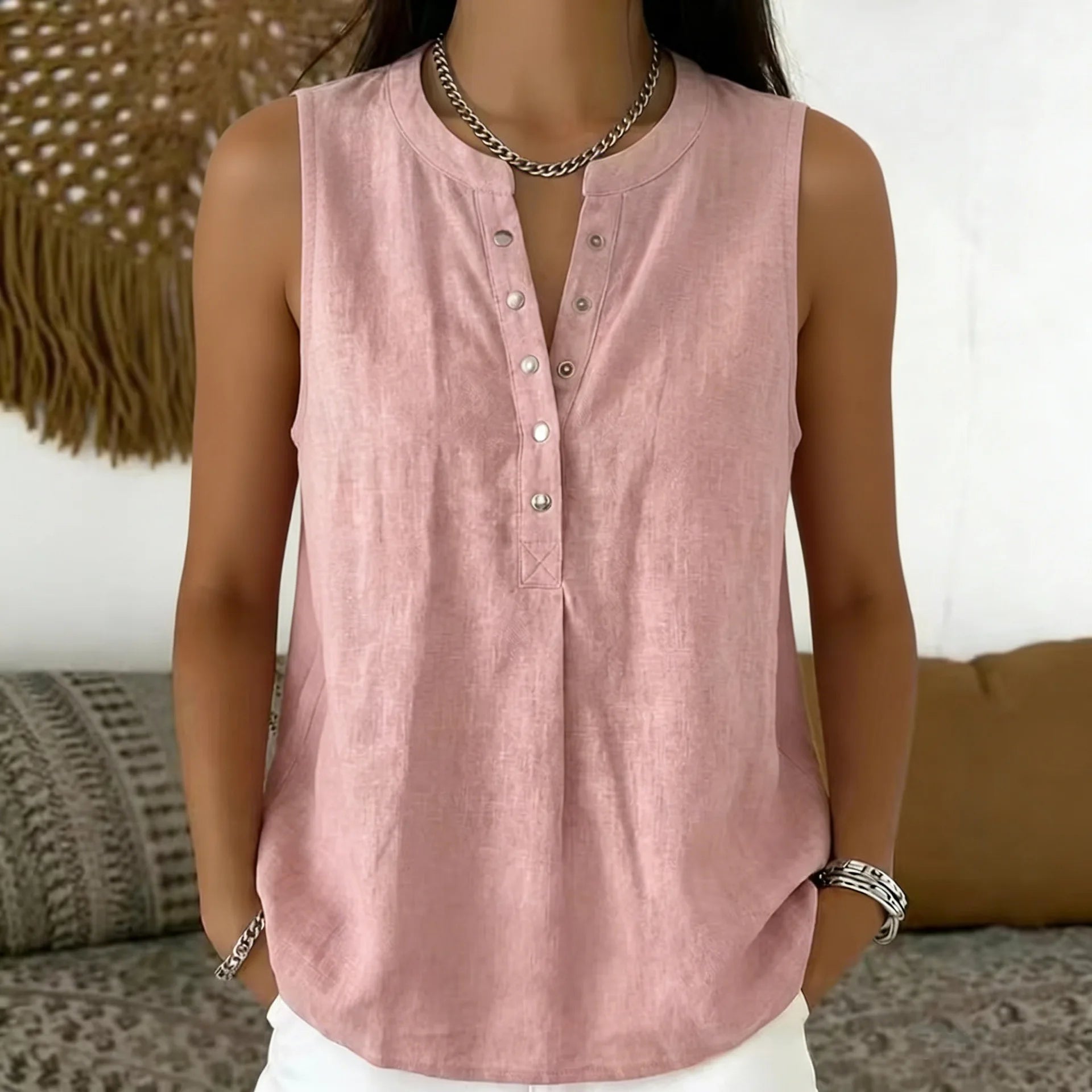 Blusa Larissa™ com Gola Redonda, Abotoamento Frontal e Modelagem Sem Mangas / Versátil Para Diferentes Looks