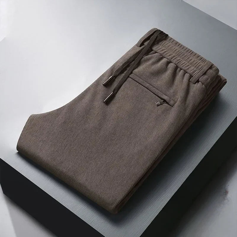 Calça Winston™ em Veludo Cotelê com Cintura Elástica / Um Esporte Fino Versátil com Conforto Térmico e Liberdade!