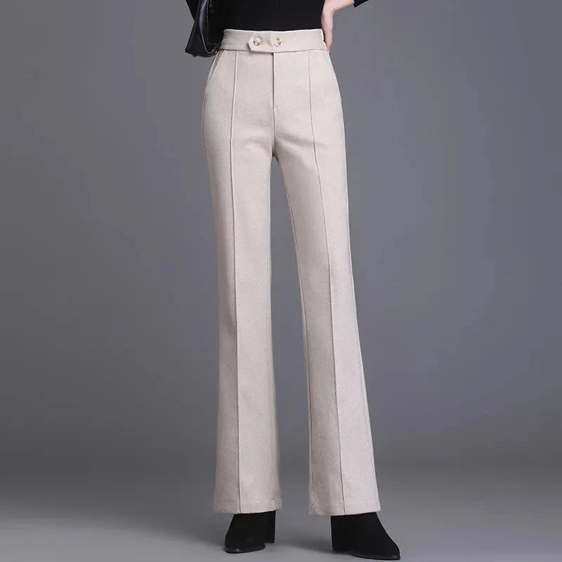 Calça Valença™ em Alfaiataria Premium com Caimento Flare / O Clássico que Valoriza com Sofisticação!
