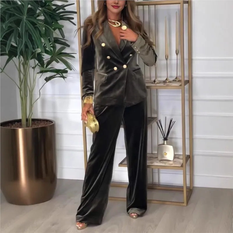 Conjunto Victoria™ Toque Aveludado com blazer estruturado e calças fluidas / Sofisticação e poder num look intemporal!