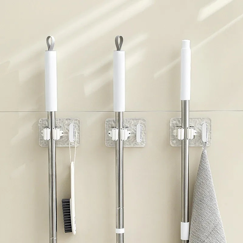 Suporte de Mops e Vassouras Modern Lar™ / Fixação Forte e Organização Perfeita sem Furos + Gancho Extra para Utensílios!