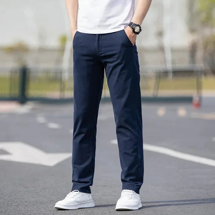 Calça em Sarja Leonardo™ com Tecido Premium e Corte Reto / Minimalismo Refinado e Conforto de Alta Classe!