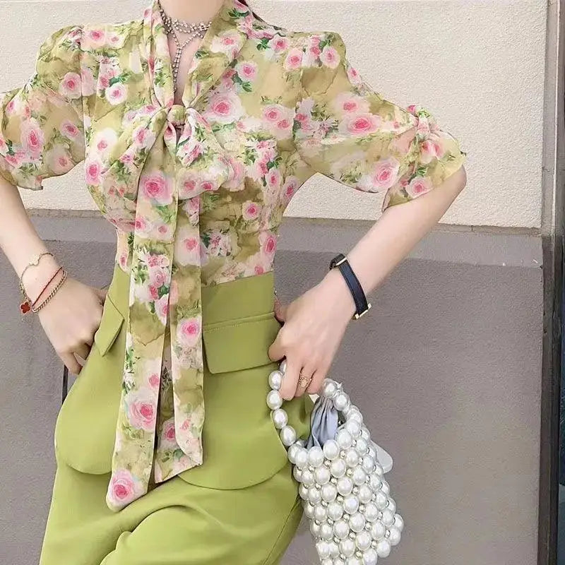 Conjunto Floribella™ em Chiffon com Blusa Floral + Calça Palazzo / O Look Que Deixa Qualquer Mulher Exalando Elegancia e Glamour!