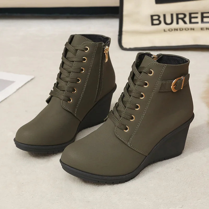 Bota Vittara™ com Salto Anabela e Zíper Lateral / Praticidade Para Calçar E Sair Sem Complicação