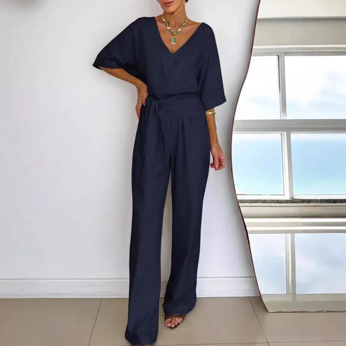 Macacão Michele™ com Faixa de Amarração na Cintura, Decote V e Modelagem Pantalona