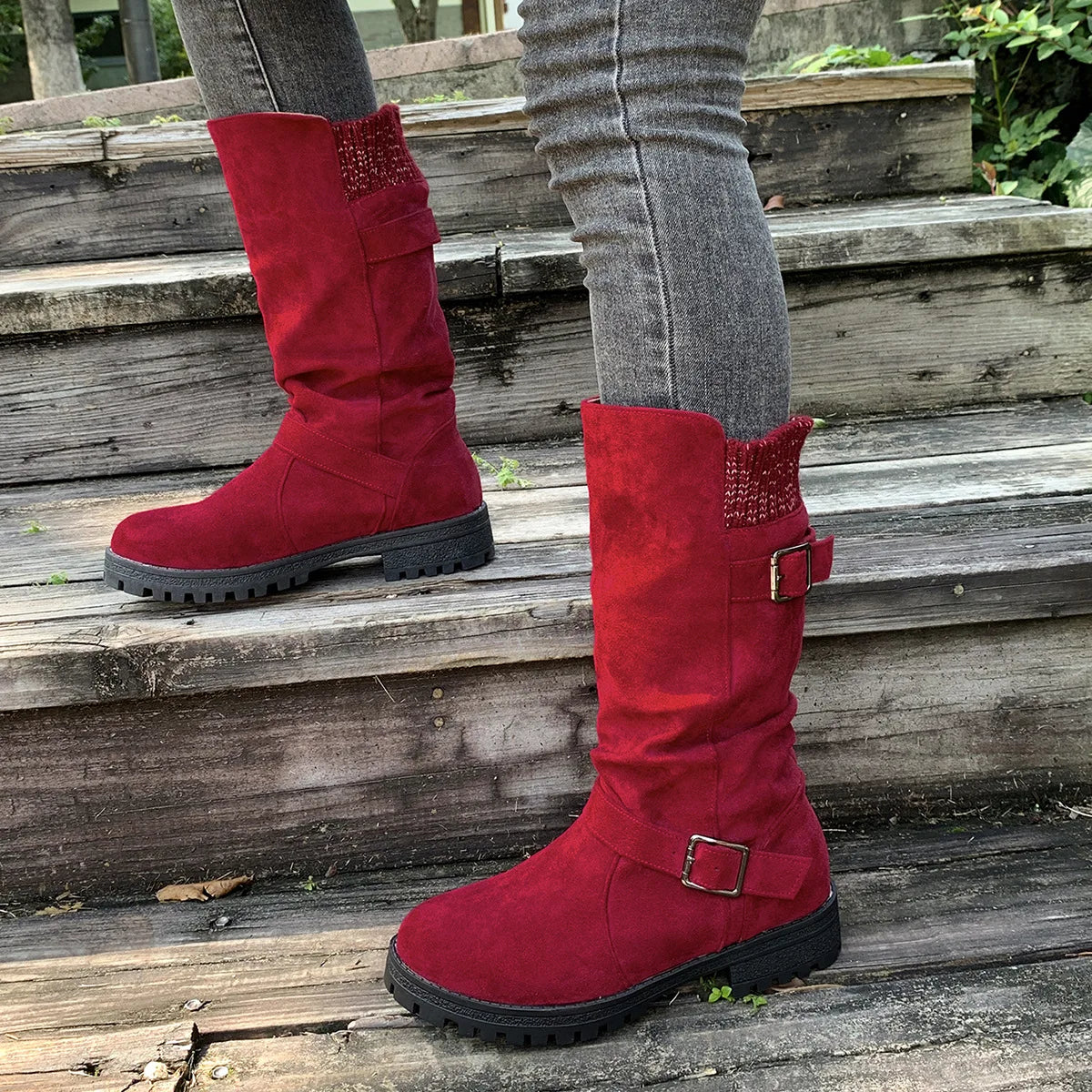 Bota Montelle™ com Cano Médio, Fivelas Laterais e Solado Tratorado