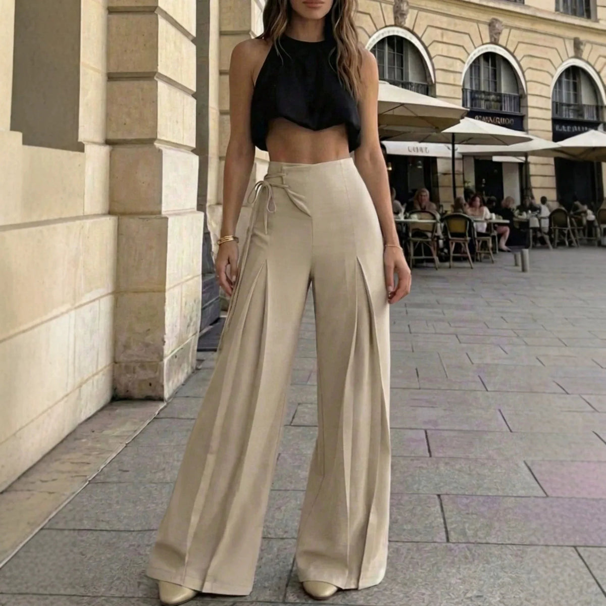 Calça Montalva™ com Cintura Alta, Modelagem Pantalona e Amarração Lateral / Proporções Que Alongam o Visual e Deixam a Produção Mais Imponente