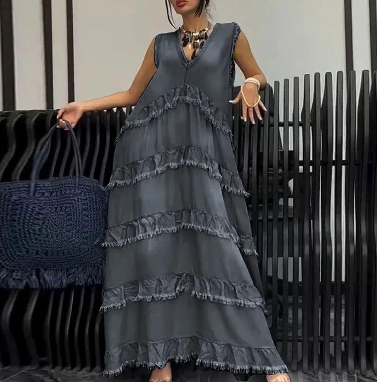 Vestido Jeans Helena™ com Camadas Desfiadas e Caimento Impecável / O Poder da Elegância e Conforto em Uma Peça Atemporal!