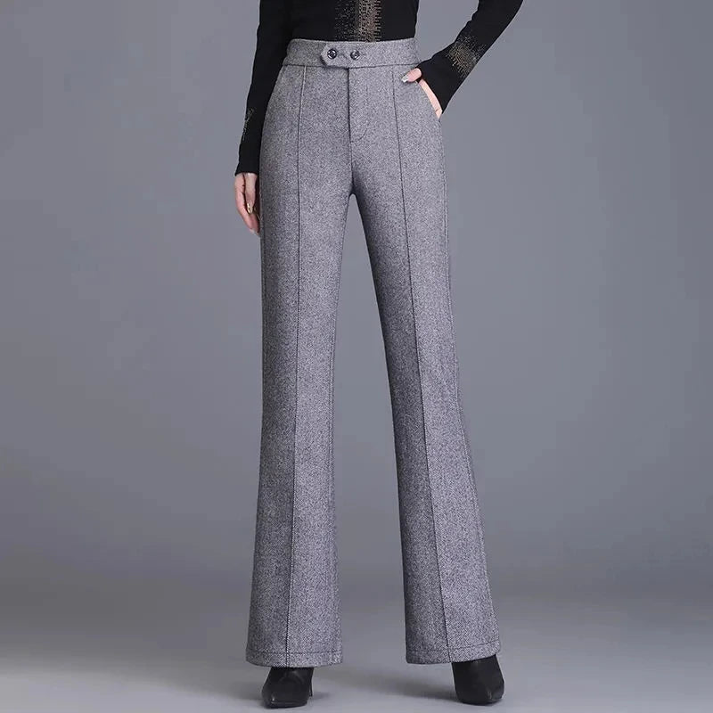 Calça Valença™ em Alfaiataria Premium com Caimento Flare / O Clássico que Valoriza com Sofisticação!