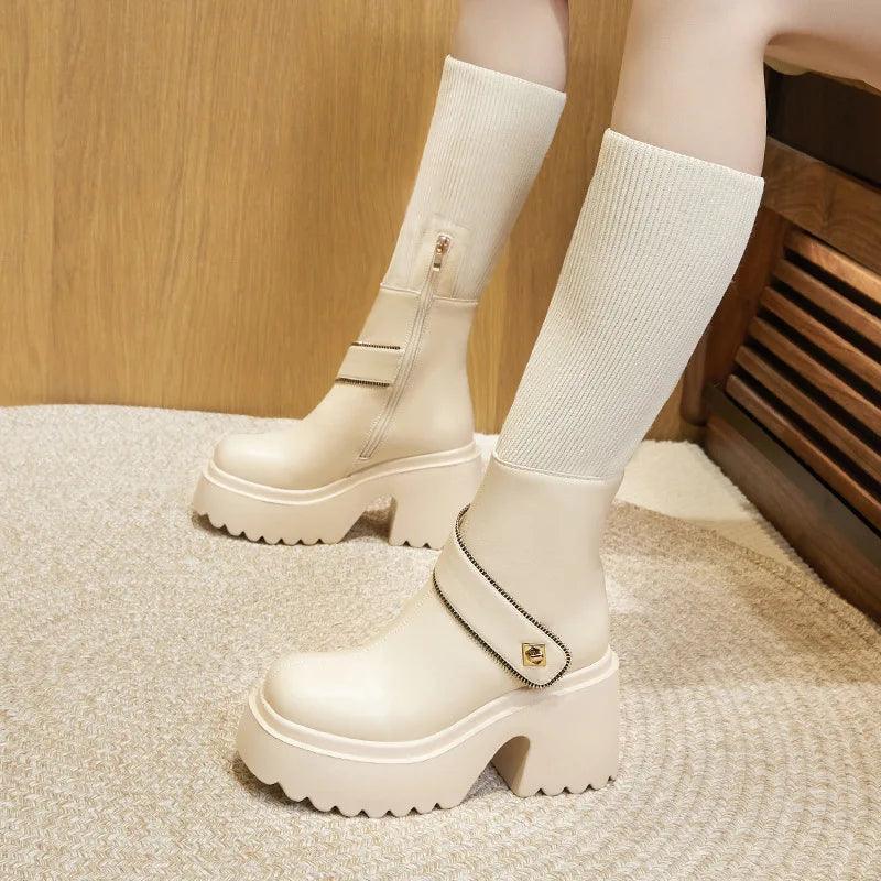 Bota Margareth™ com Cano Ajustável e Plataforma de 5cm - Elegância e Versatilidade em um Único Design! - ModernLar