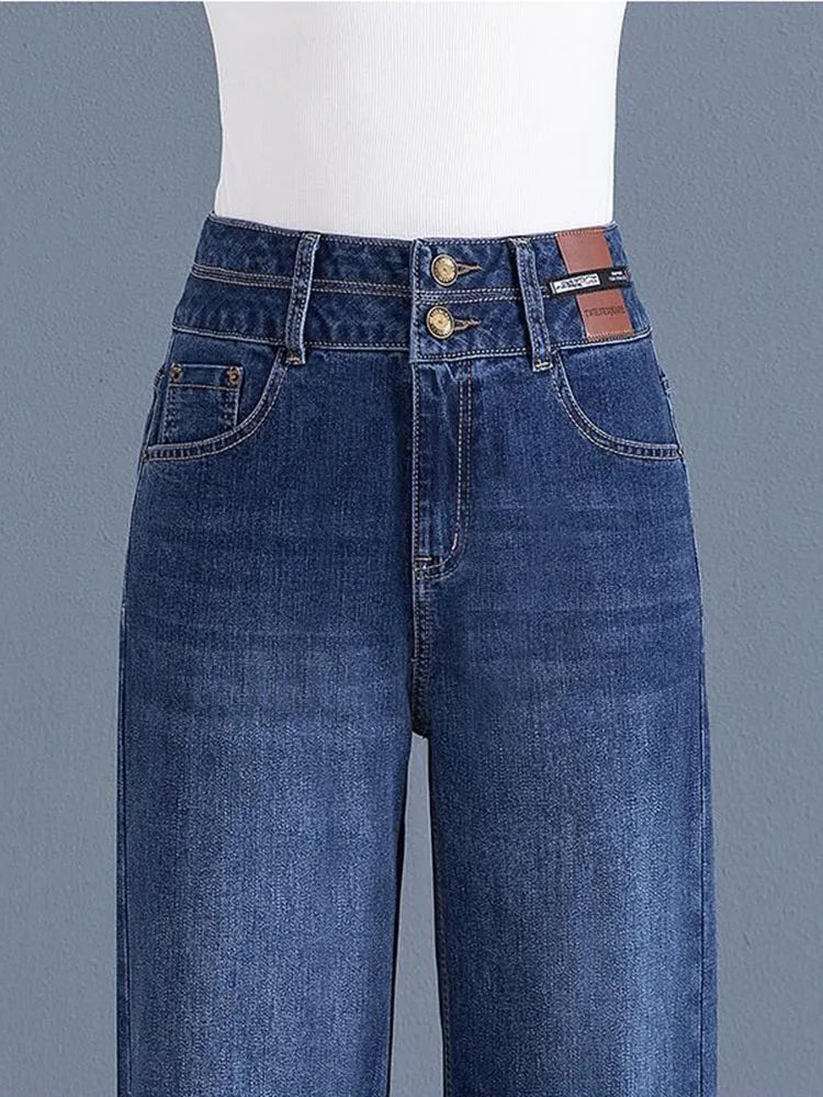 Calça Clara™ em Jeans Premium com Corte Reto e Cós Alto / Realce Suas Curvas com Conforto e Elegância Atemporal!