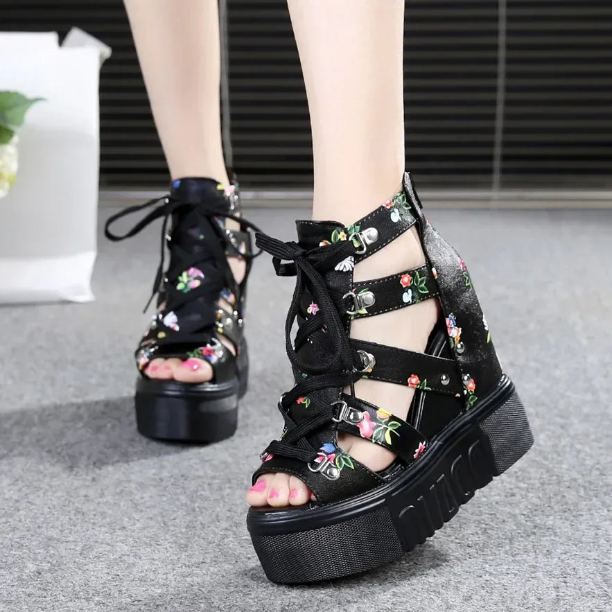 Sandália Bellagio™ com Estampa Floral e Plataforma Estilosa / O Equilíbrio Perfeito entre Ousadia, Conforto e Estilo para Mulheres que se Destacam!