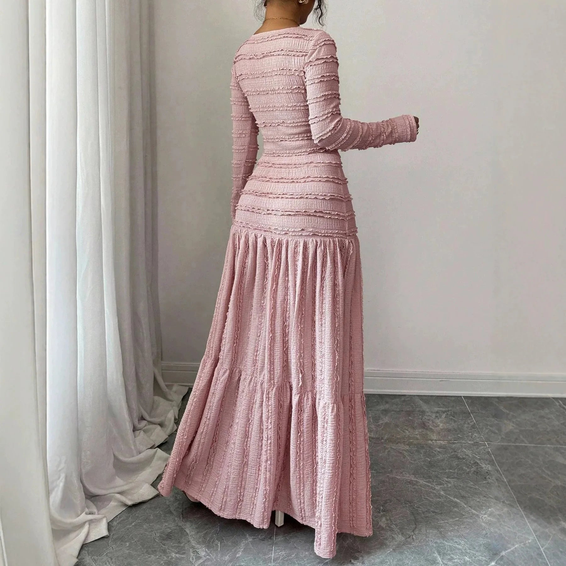 Vestido Longo Úrsula™ em Malha Plissada com Abotoamento Frontal