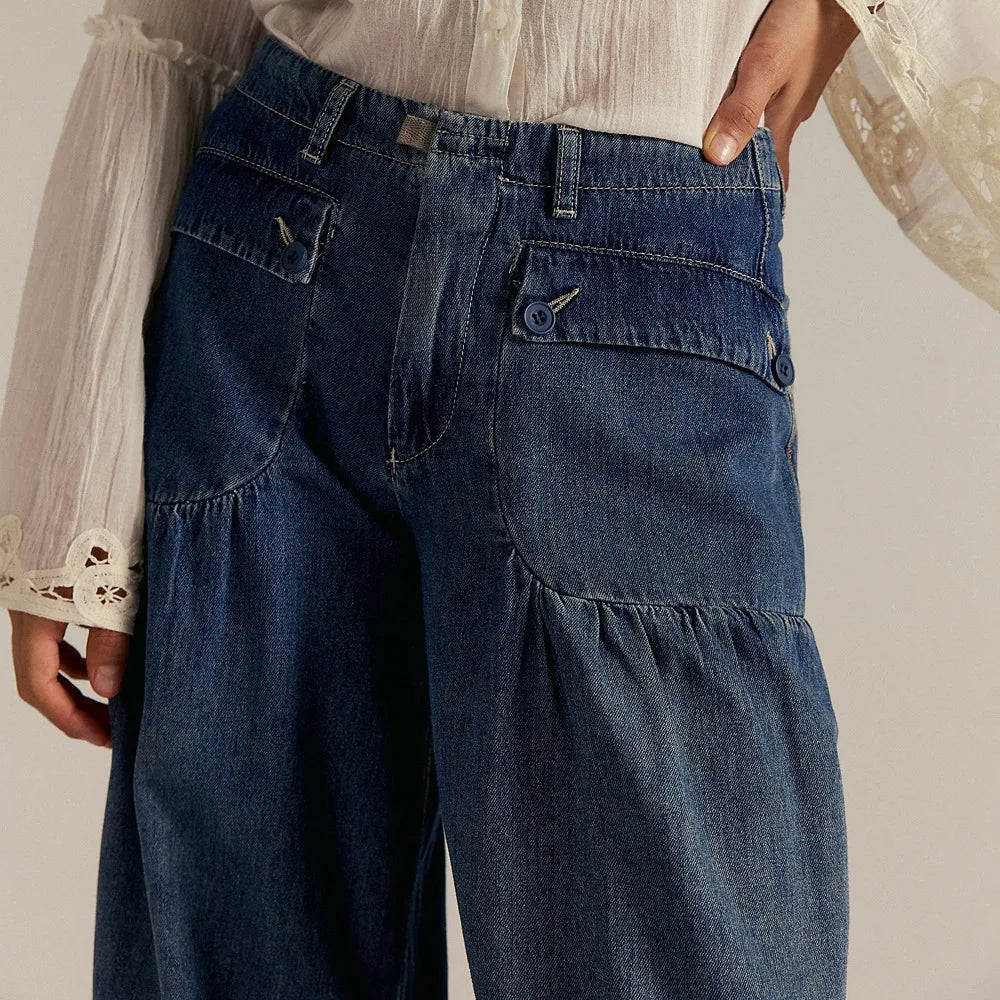 Calça Jeans Carmelie™ com Recortes Franzidos, bolsos frontais com aba e Barra Ajustada com Amarração