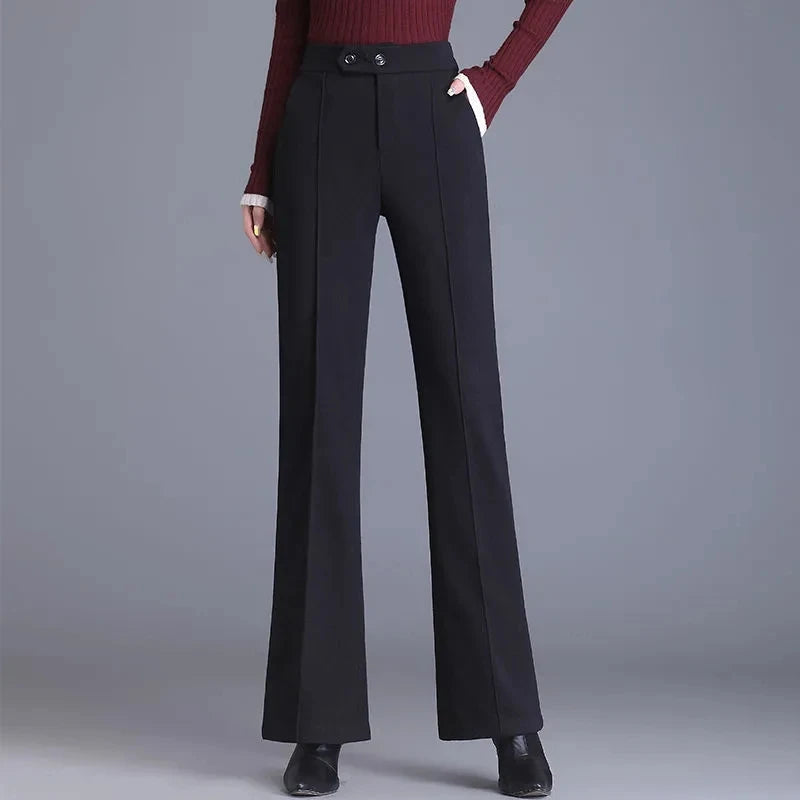 Calça Valença™ em Alfaiataria Premium com Caimento Flare / O Clássico que Valoriza com Sofisticação!