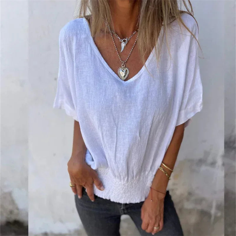 [COMPRE 1 E LEVE 2] Blusinha Teresa™ em Linho de Algodão com Gola V e Detalhe na Barra / Envolva-se em Conforto e Sinta-se Especial em Cada Momento!