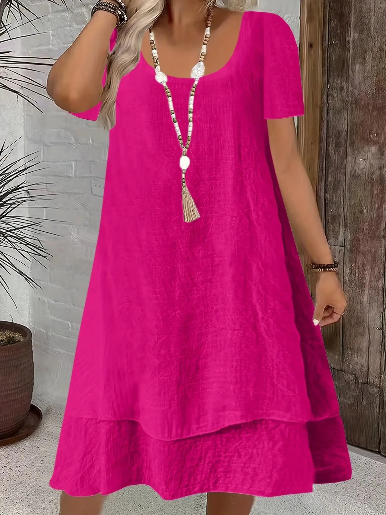Vestido Midi Martina™ com Decote Elegante, Mangas Curtas e Saia Evasê com Camadas