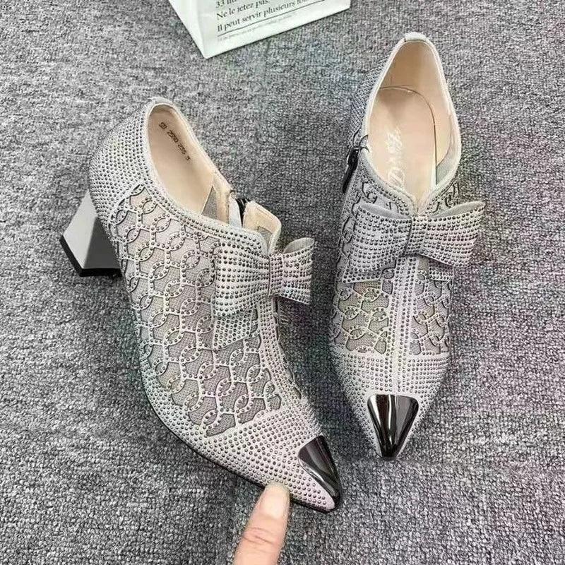 Sapatos Leonora™ com Acabamento Luxuoso em Strass e Bico Metalizado / Brilho Sofisticado a Cada Pisada! - ModernLar