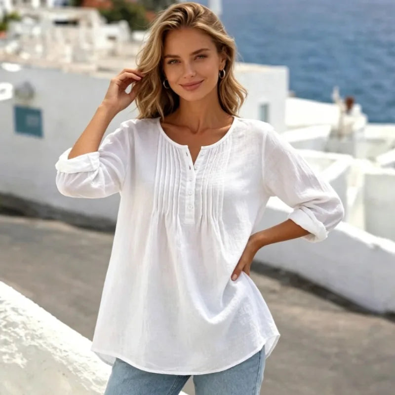 Blusa Nerea™ com Plissado Frontal, Botões na Gola e Modelagem Ampla / Detalhes Delicados Que Dão Mais Movimento e Presença ao Visual