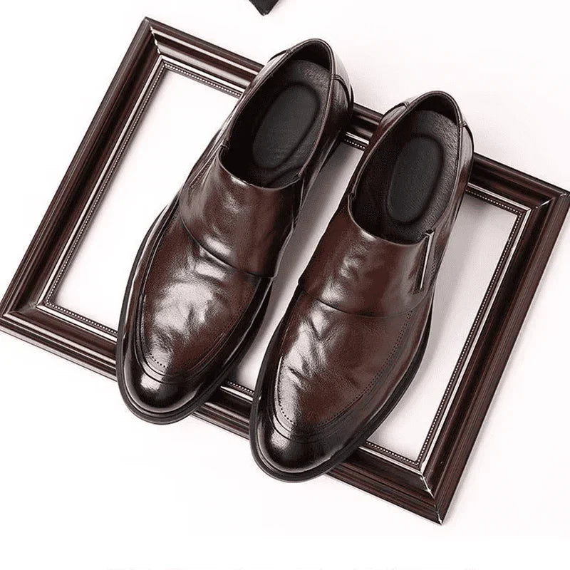 Sapato Montelli™ com Acabamento de Alto Nível e Solado Antiderrapante / Para Homens que Sabem Onde Querem Chegar!