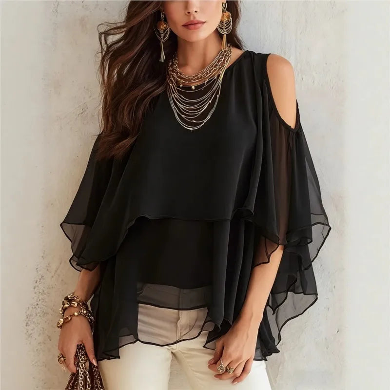 Blusa Isabele™ com Mangas Fluidas, Ombros Vazados e Babados