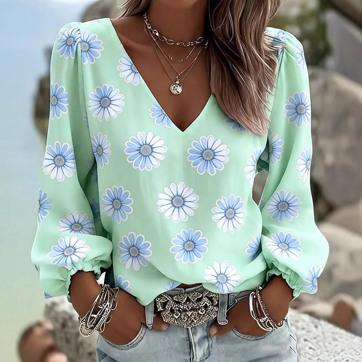 Blusa Arielle™ com Decote V, Mangas Longas e Punhos Franzidos