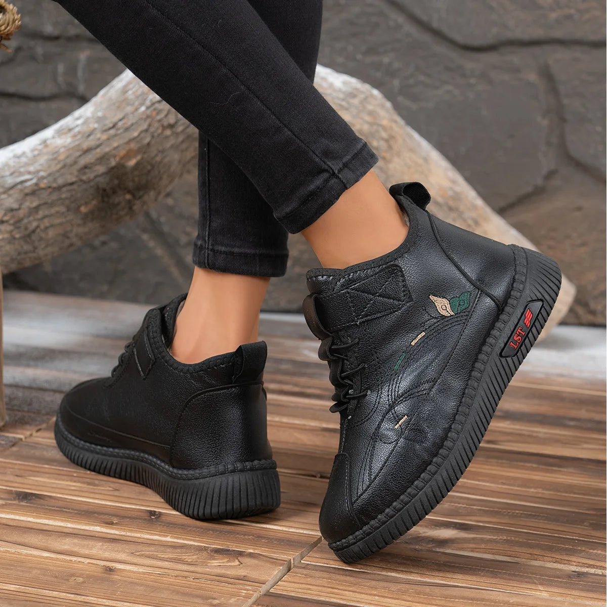Bota Casual Toscana™ com Forro Interno Aconchegante em Pelúcia e Solado Antiderrapante / Proteção e Presença Para Enfrentar os Dias Mais Frios