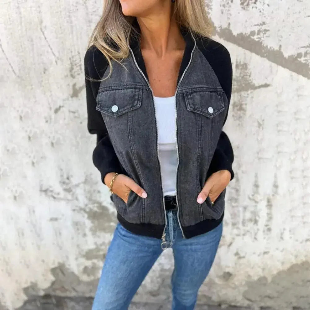 Jaqueta UrbanMix™ com Visual Jeans e Mangas Contrastantes / O Look Perfeito para o Seu Estilo Despojado e Confortável!