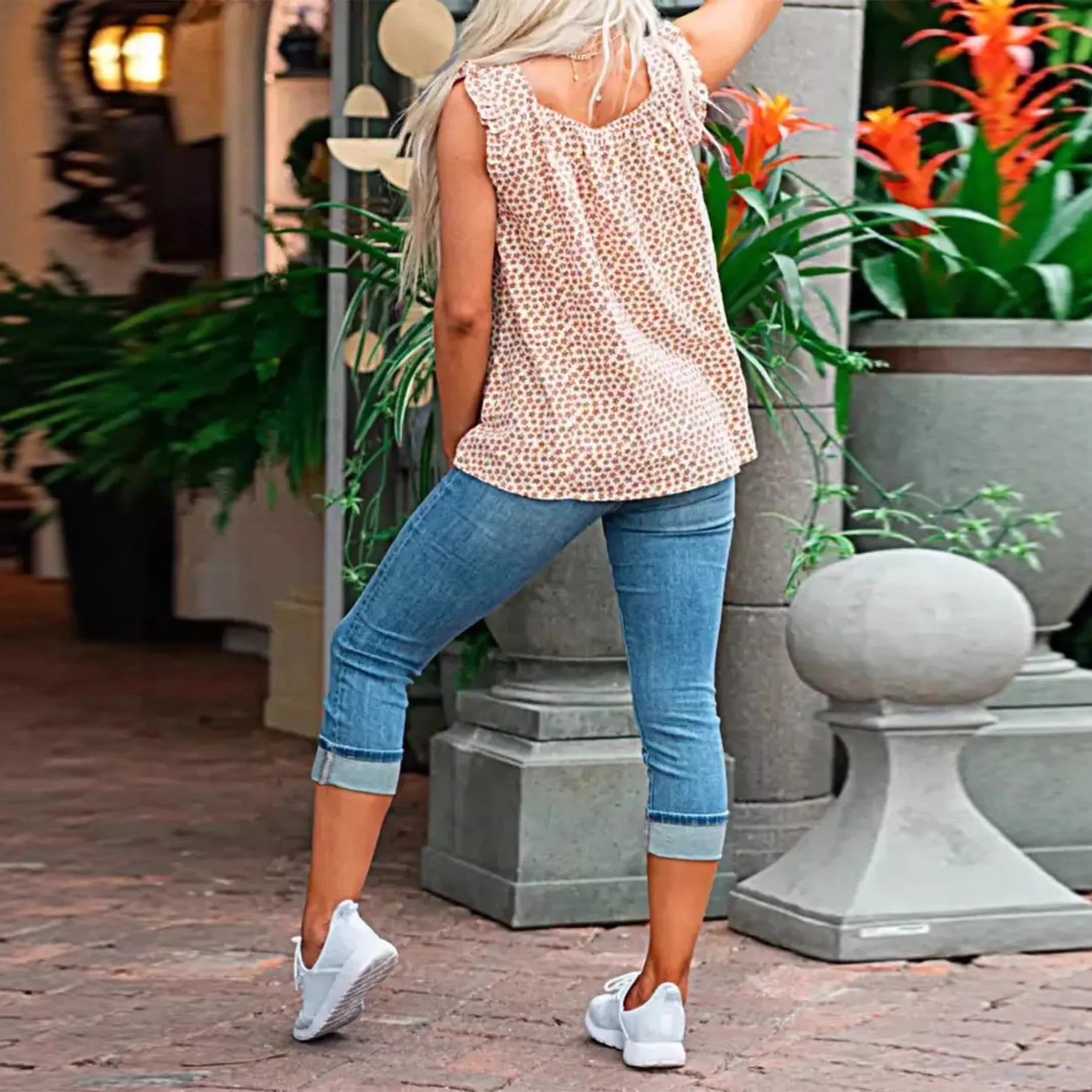 Calça Jeans Aveline™ com Modelagem Capri e Barra Dobrada / Um Jeans Leve Para Renovar O Visual