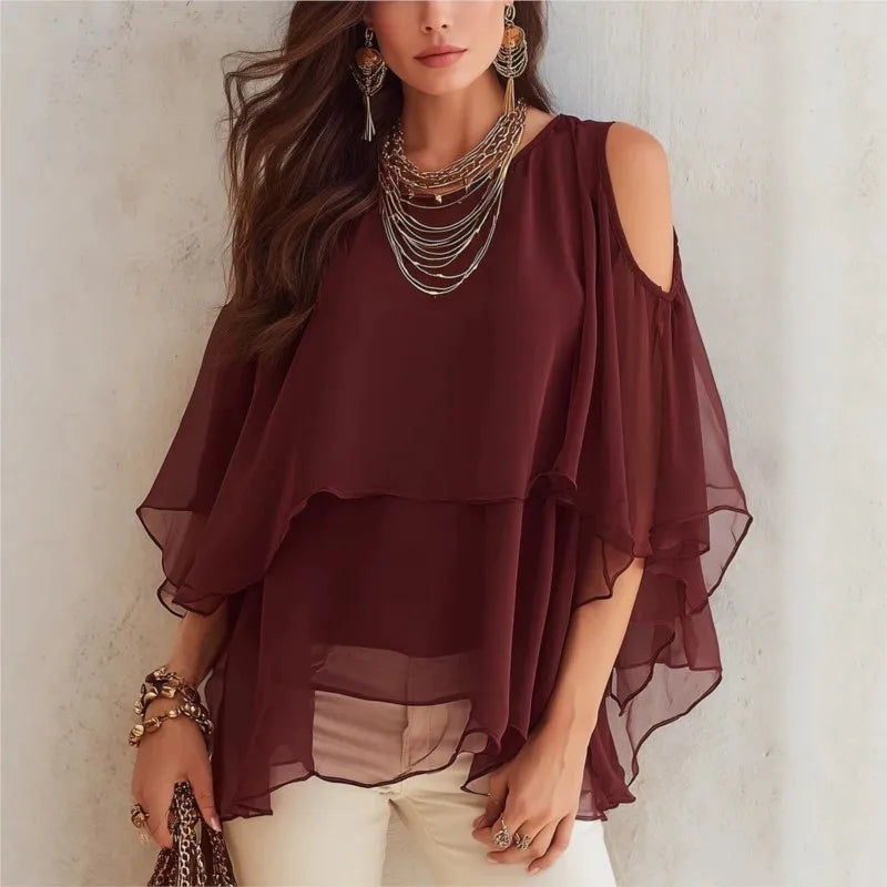 Blusa Isabele™ com Mangas Fluidas, Ombros Vazados e Babados