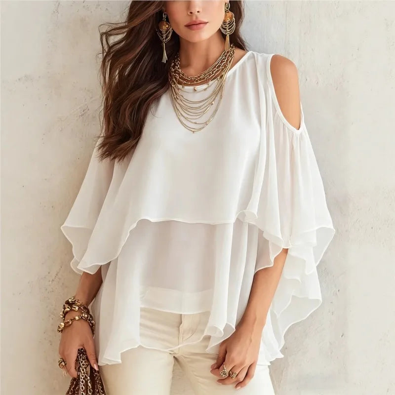 Blusa Isabele™ com Mangas Fluidas, Ombros Vazados e Babados