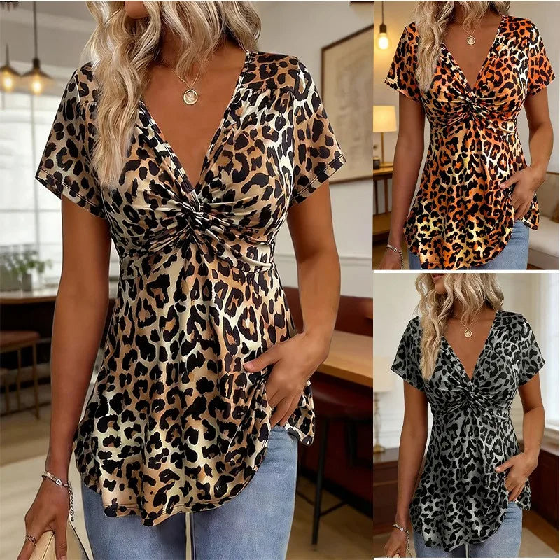 Blusa Zahara™ com Estampa Animal Print e Decote Transpassado / Uma Estampa Marcante Para Sair do Básico com Elegância