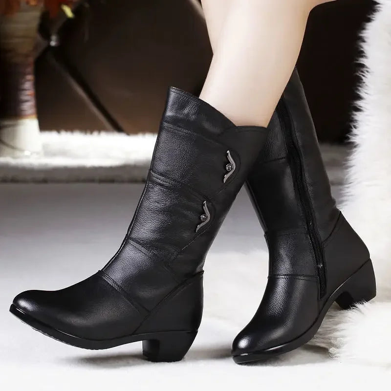 Bota Lucerne™ Forro Térmico e Zíper Lateral / Para Mulheres que Sofrem com o Frio e Não Abrem Mão da Elegância!