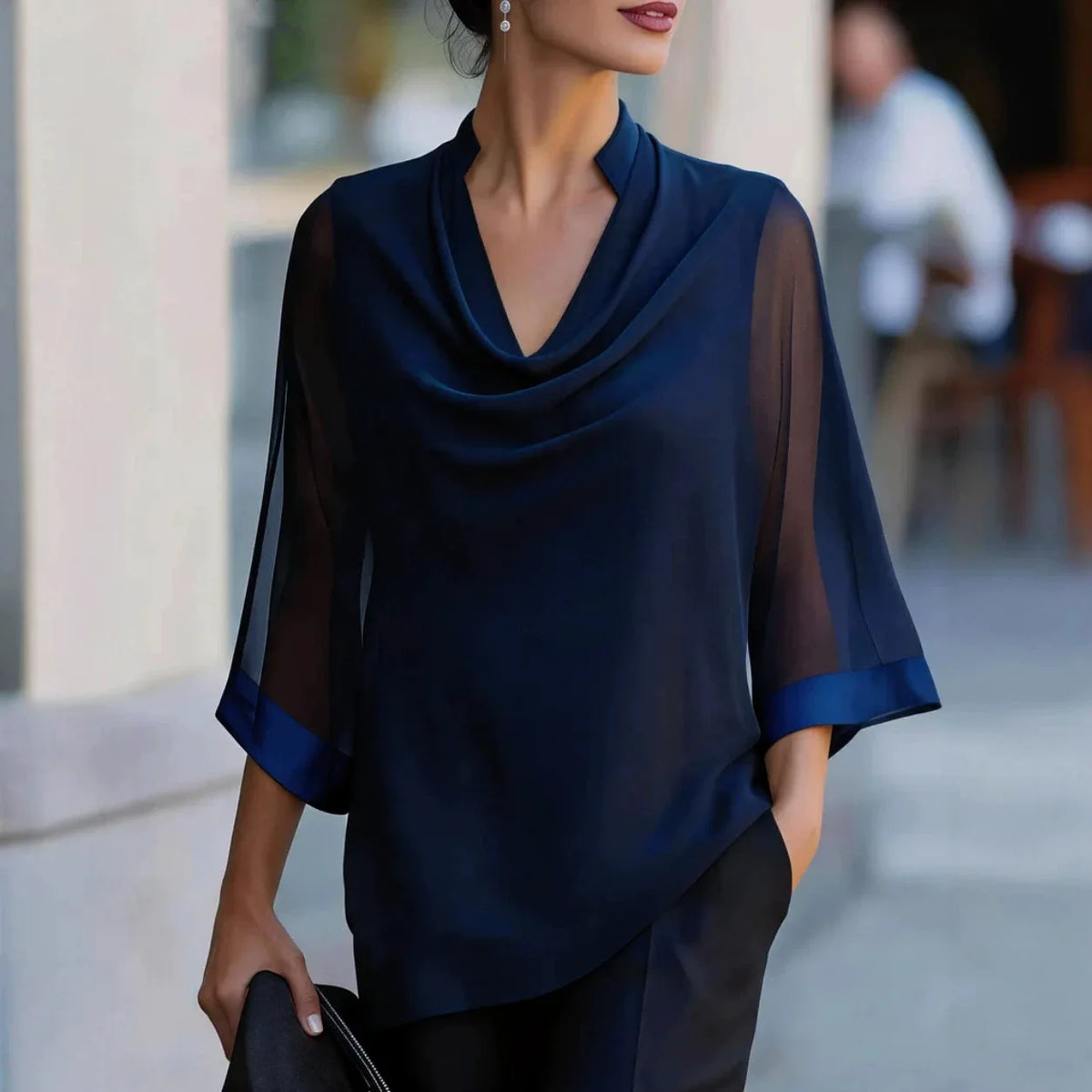 Blusa Pavia™ com Mangas 3/4 Translúcidas e Gola Alta / Uma Escolha Refinada Para Jantares e Ocasiões Especiais.